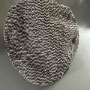 Gray Textured Flat Cap with Herringbone Pattern